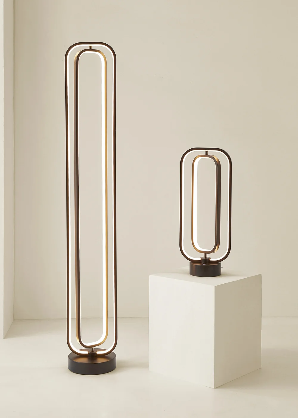 ValueLights Infinity Matte Black LED Table Lamp - One Size Image 3