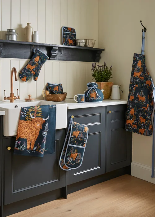 Ulster Weavers Connie the Cow Navy Apron - Cotton - One Size Image 3