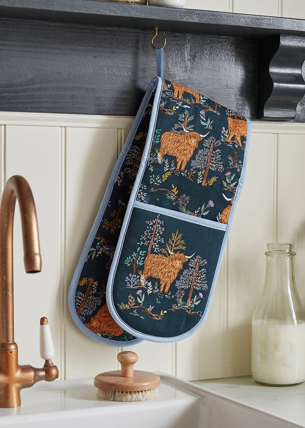 Ulster Weavers Connie the Cow Navy Double Oven Glove - One Size Image 2
