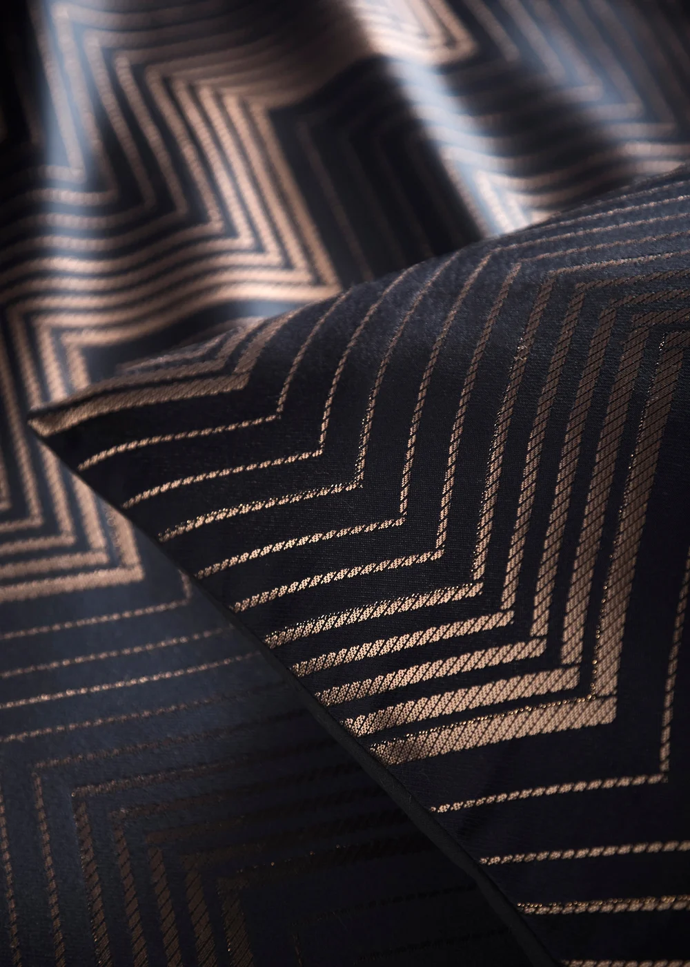 Laurence Llewelyn-Bowen Cocktail Reversible Black Duvet Cover Set - Double Image 3