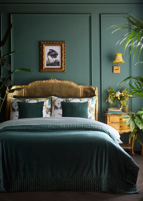 Laurence Llewelyn-Bowen Siena Velvet Bottle Green Bedspread - 150 x 220cm Image 3