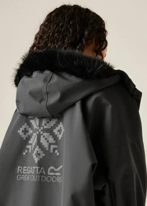 Regatta Slate Kids' Changing Robe - 3-5 Yrs Image 5