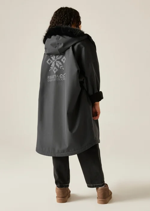 Regatta Slate Kids' Changing Robe - 3-5 Yrs Image 2