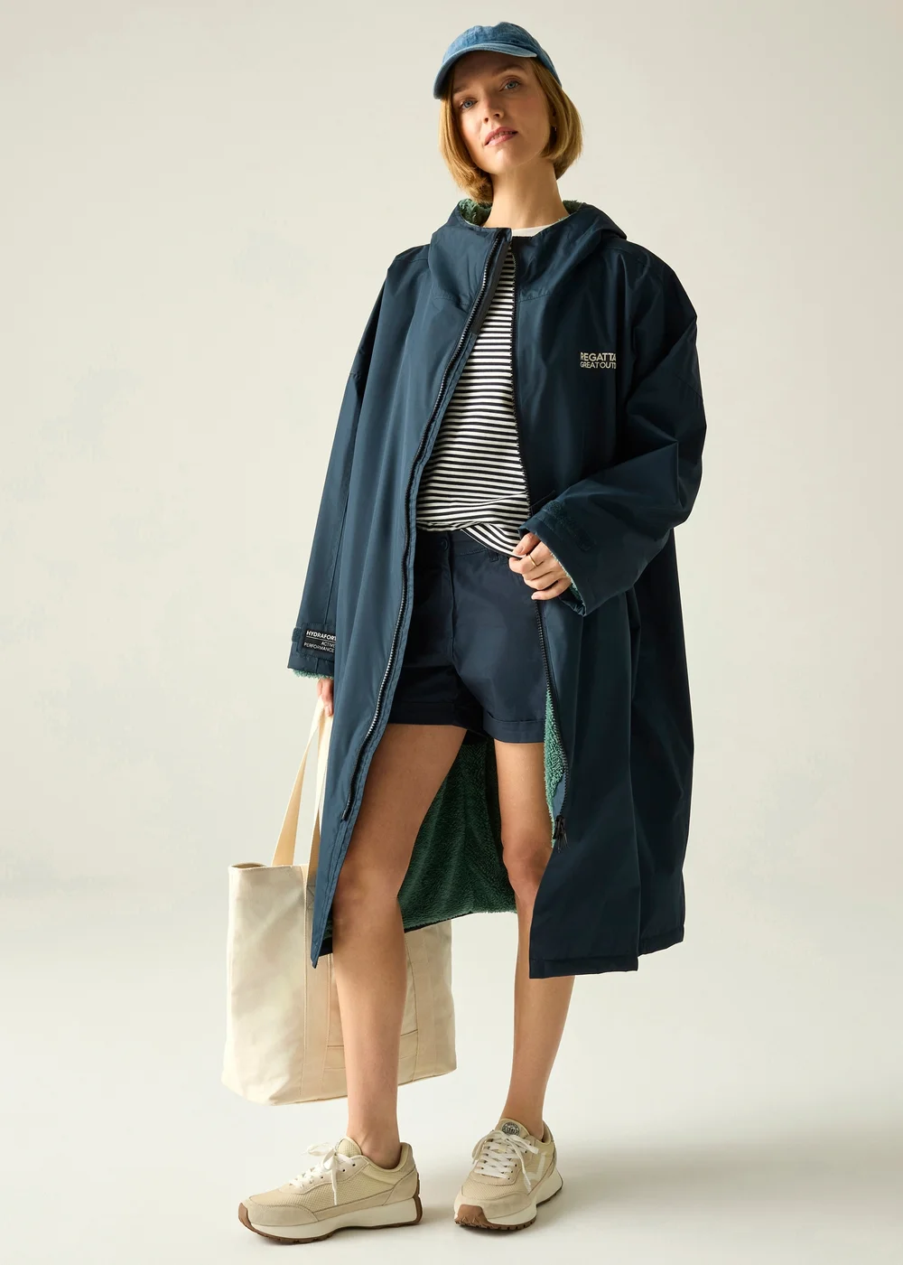 Regatta Navy Adult Waterproof Robe with Hydrafort Technology - L/XL Image 3