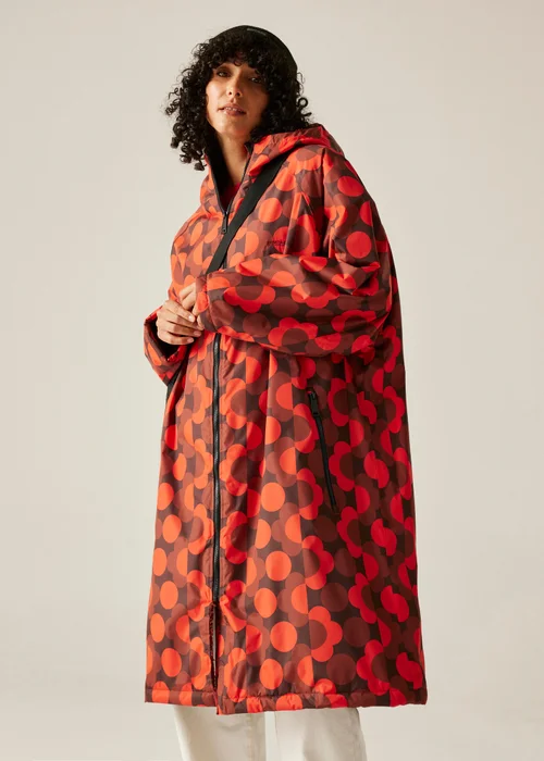 Orla Changing Robe Regatta Ruby Orla Waterproof Changing Robe - One Size | Matalan