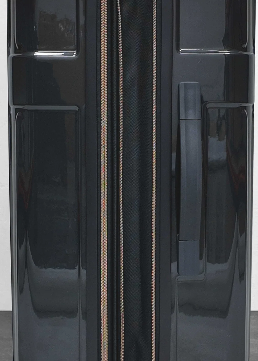 Rock Selene Suitcase Charcoal - Cabin Image 4