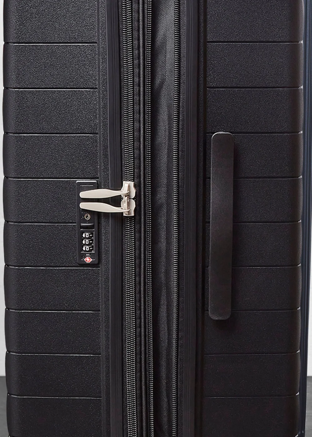 Rock Palma Suitcase Black - Cabin Image 4