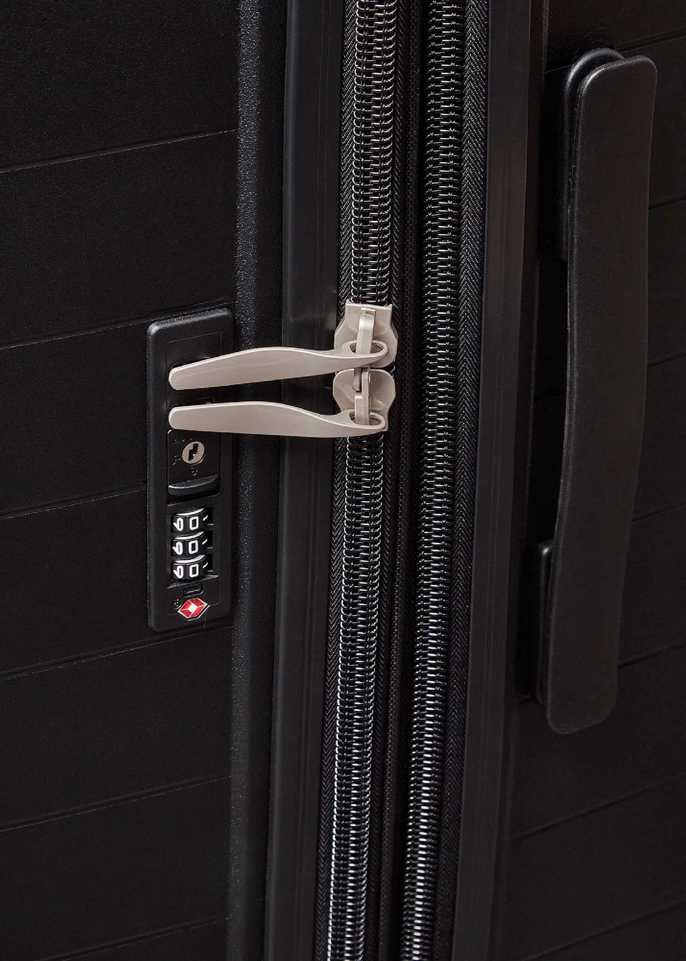 Rock Palma Suitcase Black - Cabin Image 6