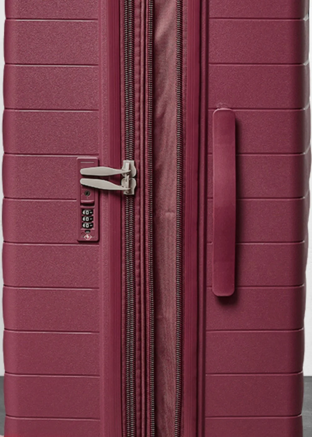 Rock Palma Suitcase Burgundy - Cabin Image 4