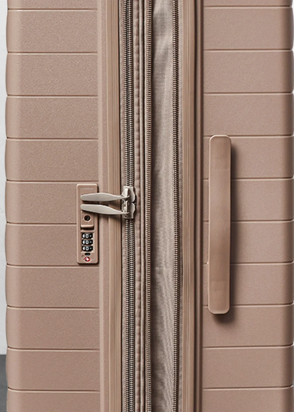 Rock Palma Suitcase Champagne - Cabin Image 4