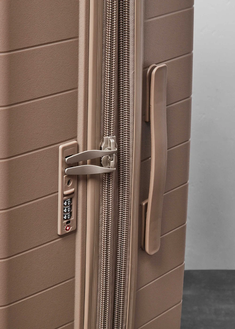 Rock Palma Suitcase Champagne - Cabin Image 6