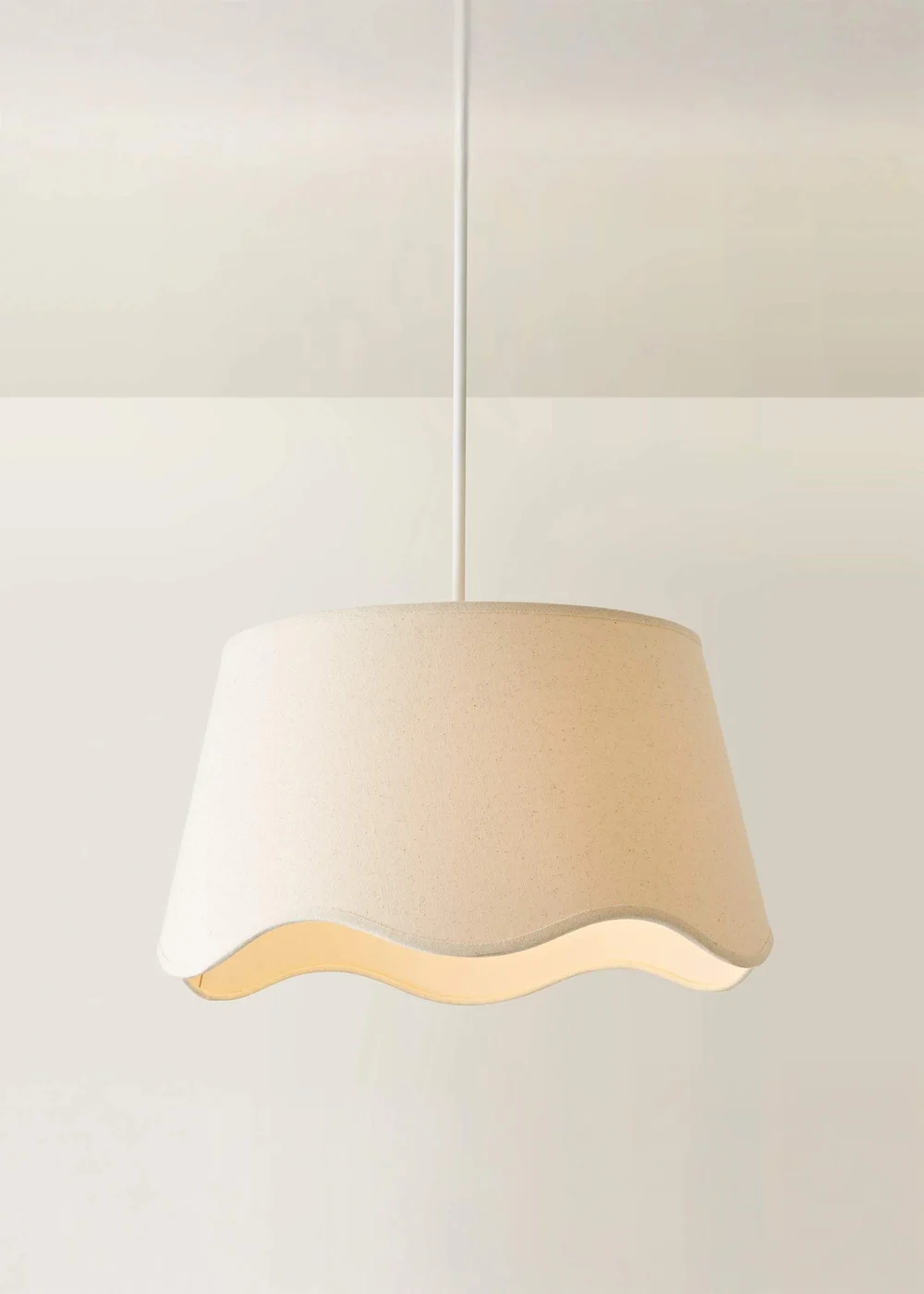 ValueLights Mabel Large Scalloped Natural Easy Fit Lampshade - One Size Image 3