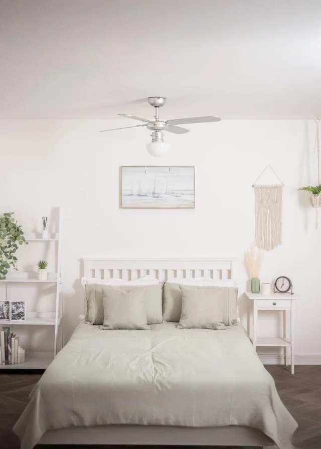 ValueLights 42 Inch Ceiling Fan Light with Reversible Silver Blades