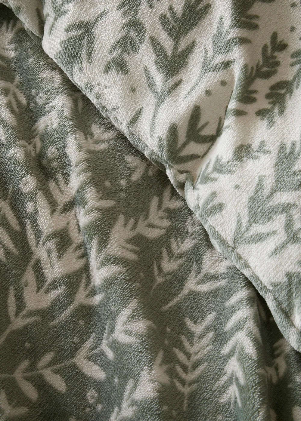 Fusion Winter Foliage Soft Fleece Green Duvet Cover Set - Single Image 3