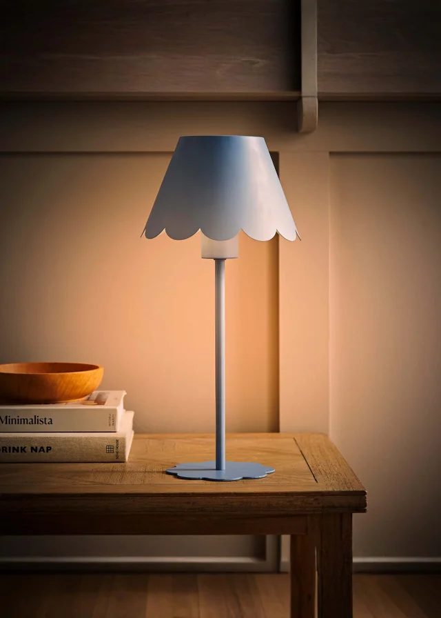 ValueLights Hattie Blue Scallop Rechargeable Table Lamp