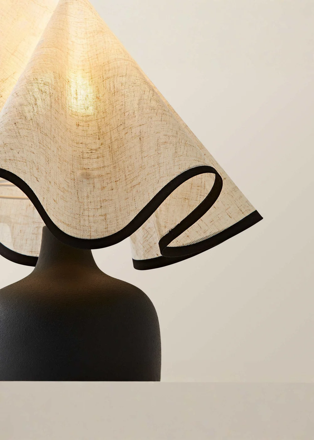 ValueLights Emilia Black Ceramic Table Lamp with Linen Wave Shade - One Size Image 4