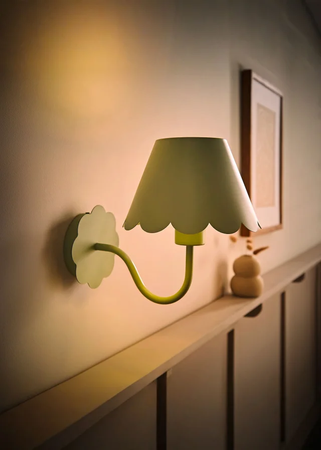 ValueLights Hattie Green Scallop Rechargeable Wall Light