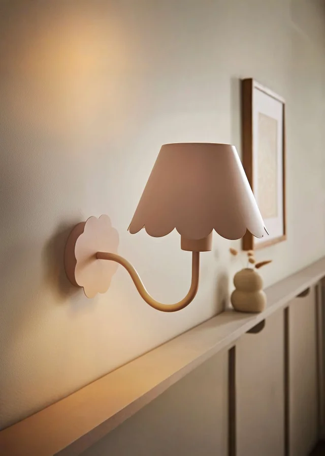 ValueLights Hattie Pink Scallop Rechargeable Wall Light