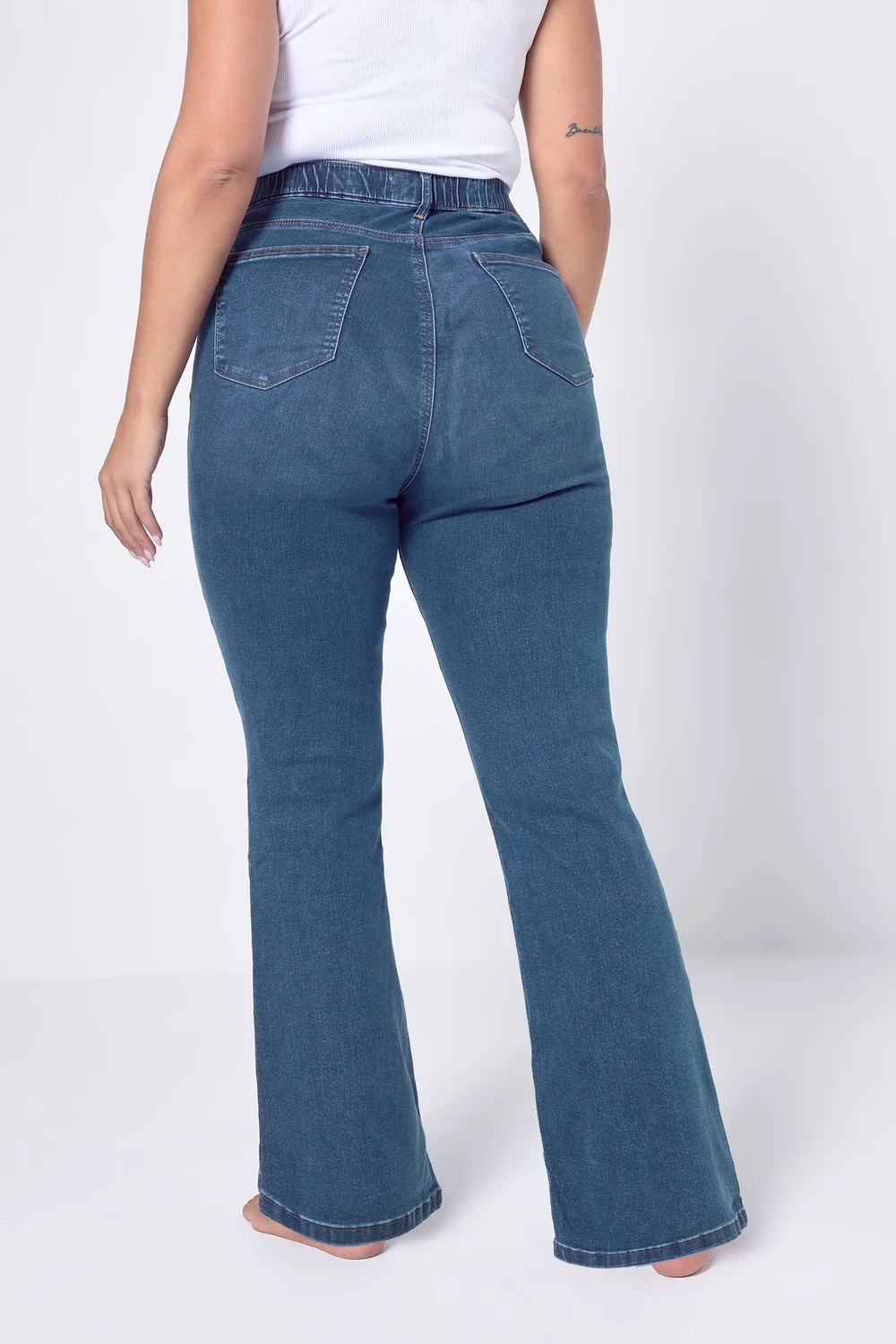 Yours Curve Mid Blue Bootcut Stretch Isla Jeans - 24/L30 Image 3