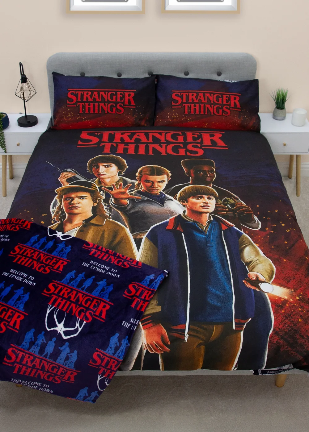 Stranger Things Flames Black Duvet Cover - Double Image 1