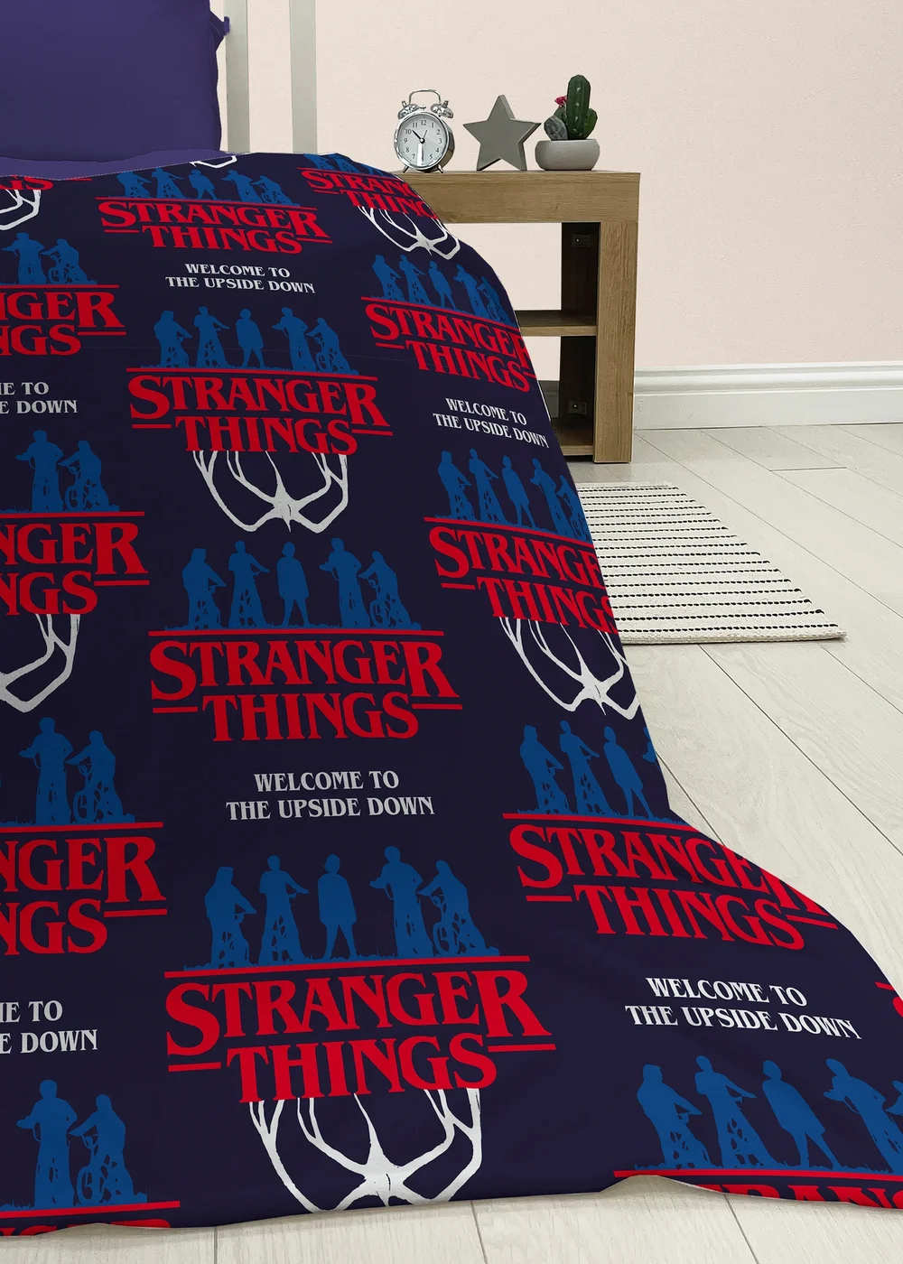 Stranger Things Flames Blue Fleece Blanket - 100 x 150 Image 1
