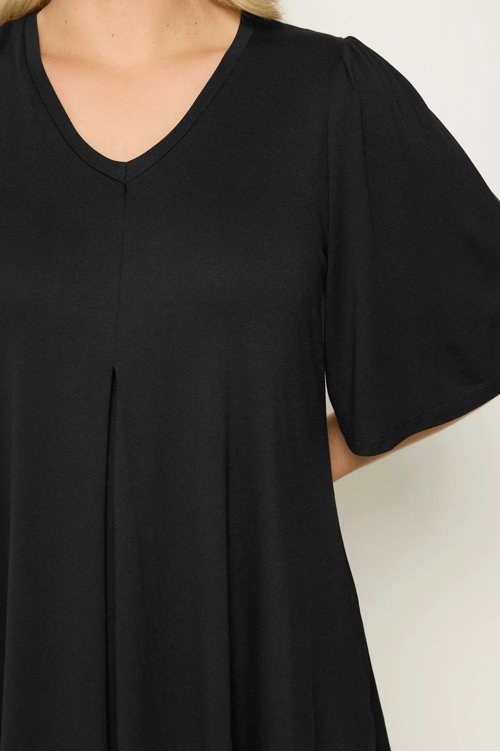 Yours Curve Black Pleat Angel Sleeve Swing Top - 30-32 Image 4