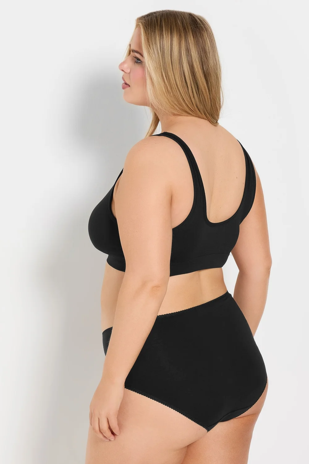 Yours 2 Pack Black & White Lace Trim Seamless Bralette - Size 26-28 Clothing Image 5