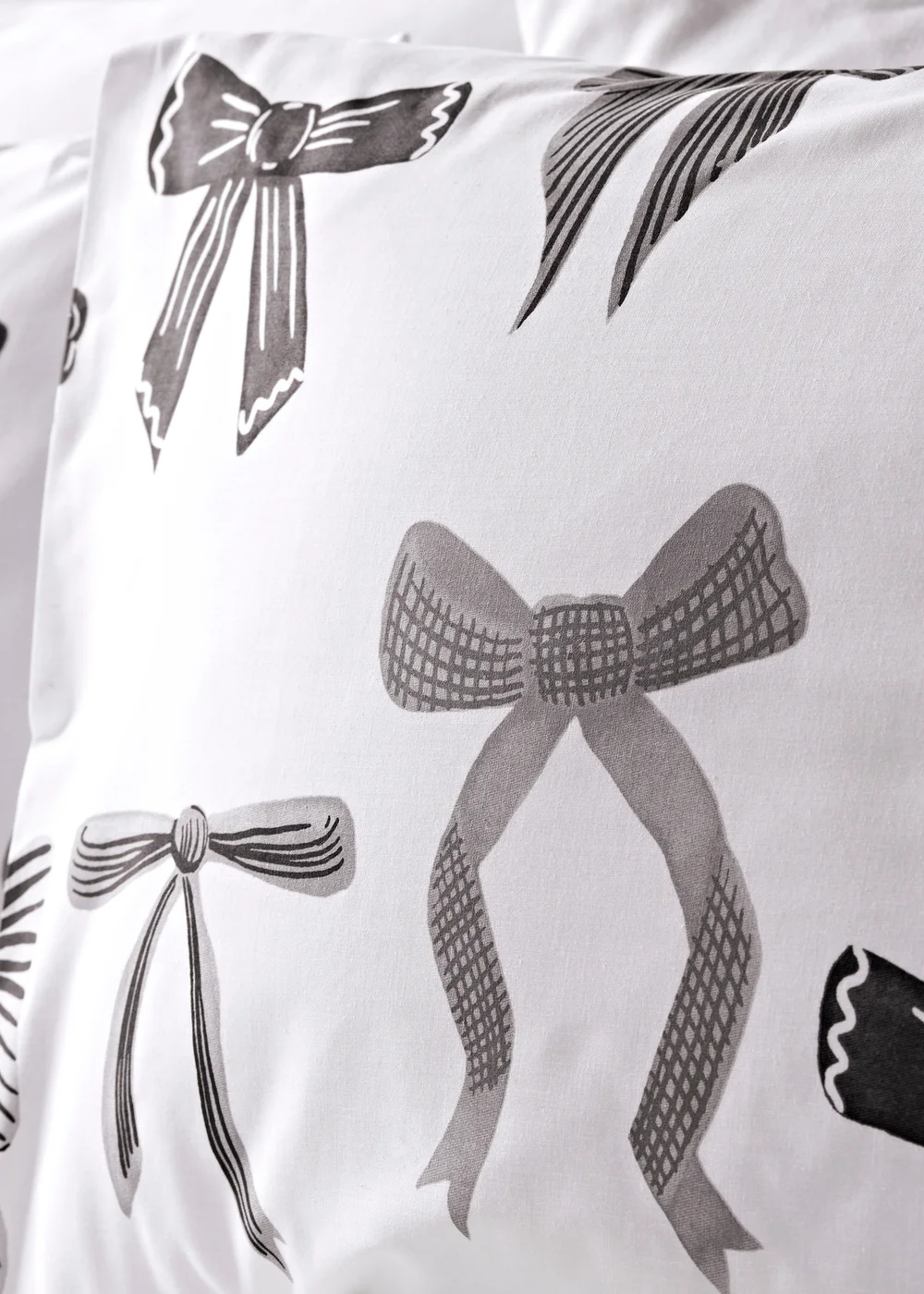 Black & White Bow Print Bedding - Single Image 2