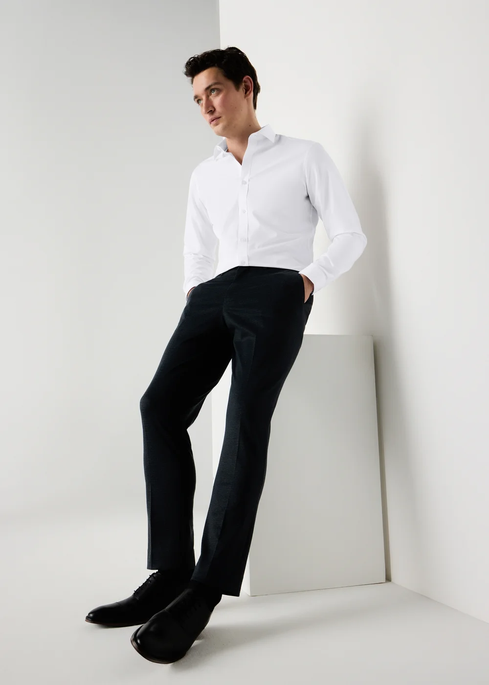Taylor & Wright White Easy Care Slim Fit Shirt - 14.5 Image 2