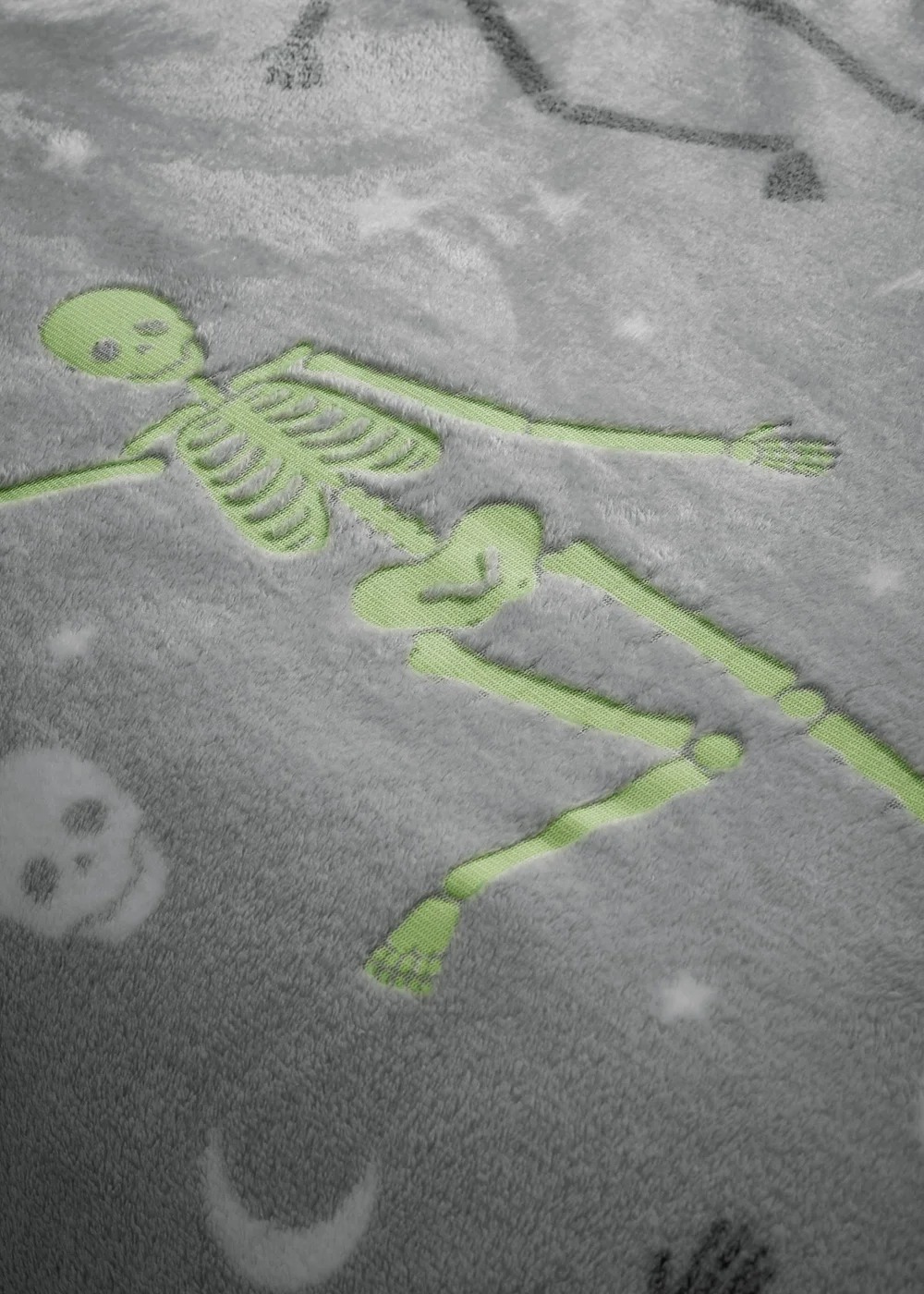 Catherine Lansfield Grey Halloween Skeleton Fleece Glow in the Dark Duvet Cover Set - Single Image 4