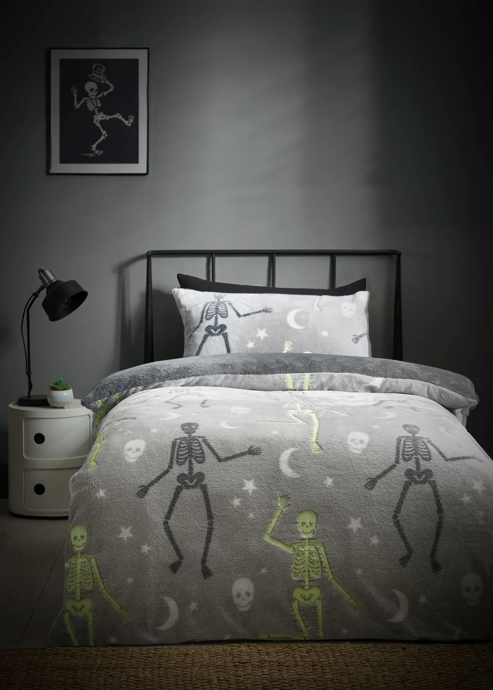 Catherine Lansfield Grey Halloween Skeleton Fleece Glow in the Dark Duvet Cover Set - Single Image 2