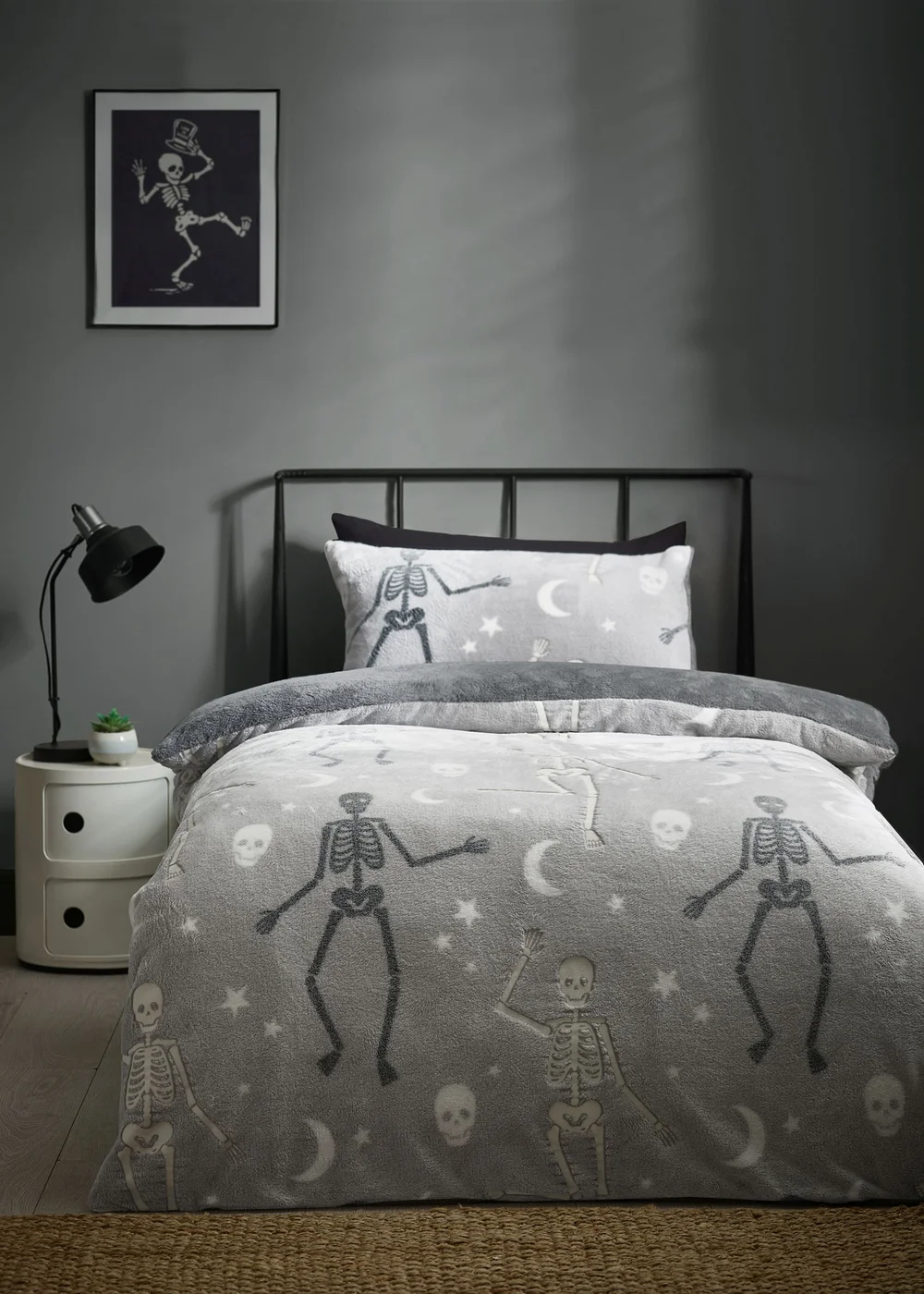 Catherine Lansfield Grey Halloween Skeleton Fleece Glow in the Dark Duvet Cover Set - Single Image 1