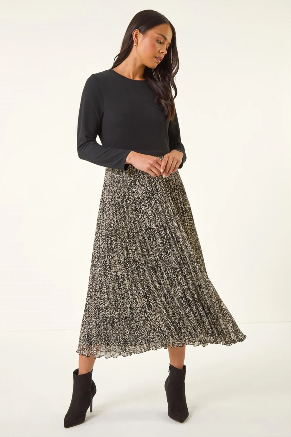 Roman Black Petite Print Pleated Midi Dress - 18 Image 4