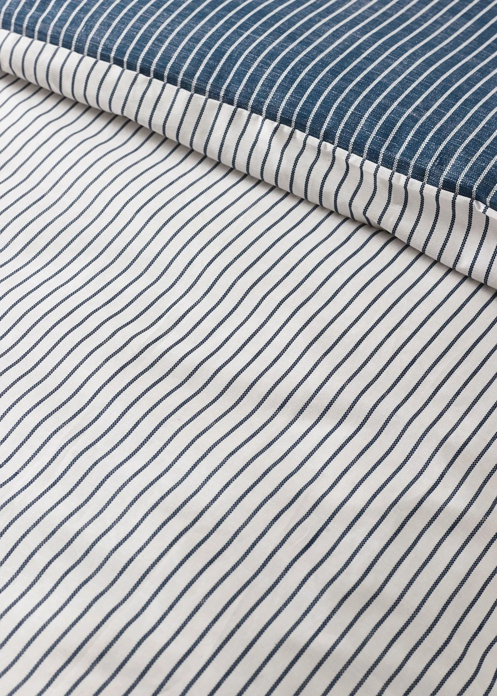 Catherine Lansfield Oxford Pinstripe Reversible Duvet Cover Set Navy - Single Image 4