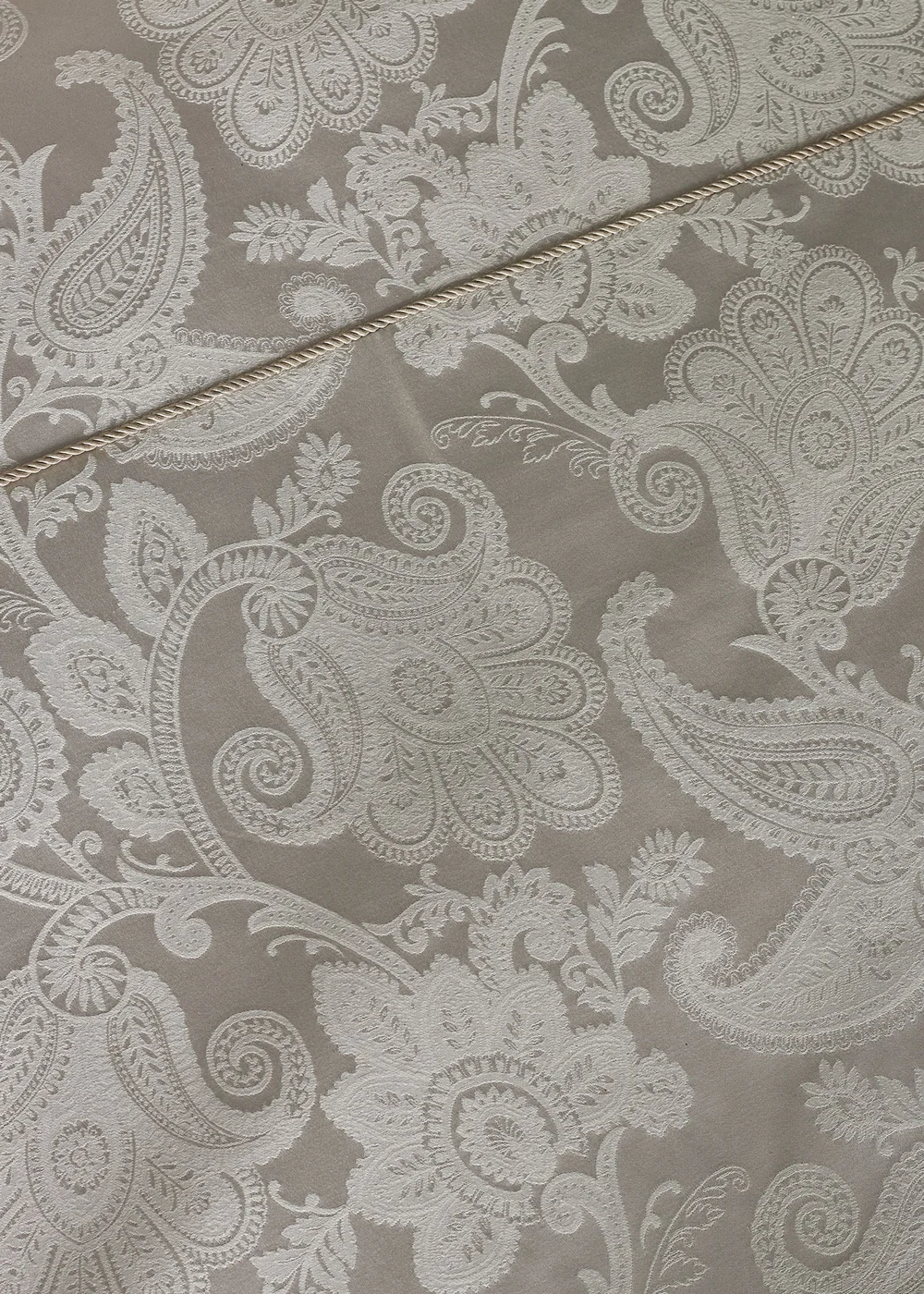 Catherine Lansfield Opulent Jacquard Duvet Cover Set Champagne Gold - Single Image 3