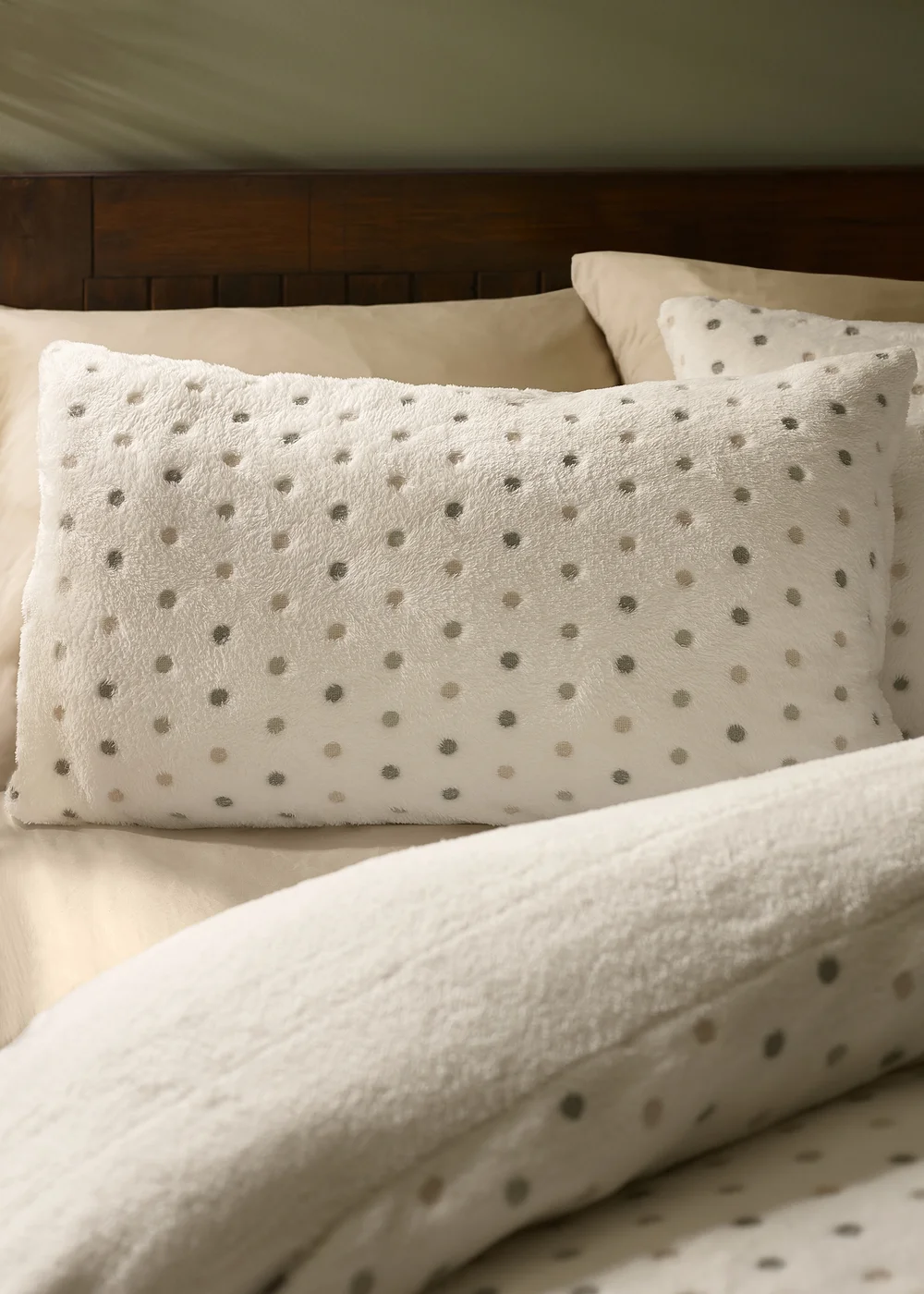 Catherine Lansfield Cosy Spot Fleece Duvet Cover Set Cream - Single Image 2