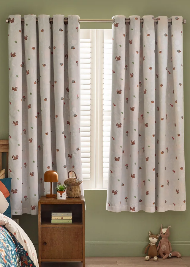 Catherine Lansfield Fox and Woodland Friends Fully Reversible Eyelet Curtains Green