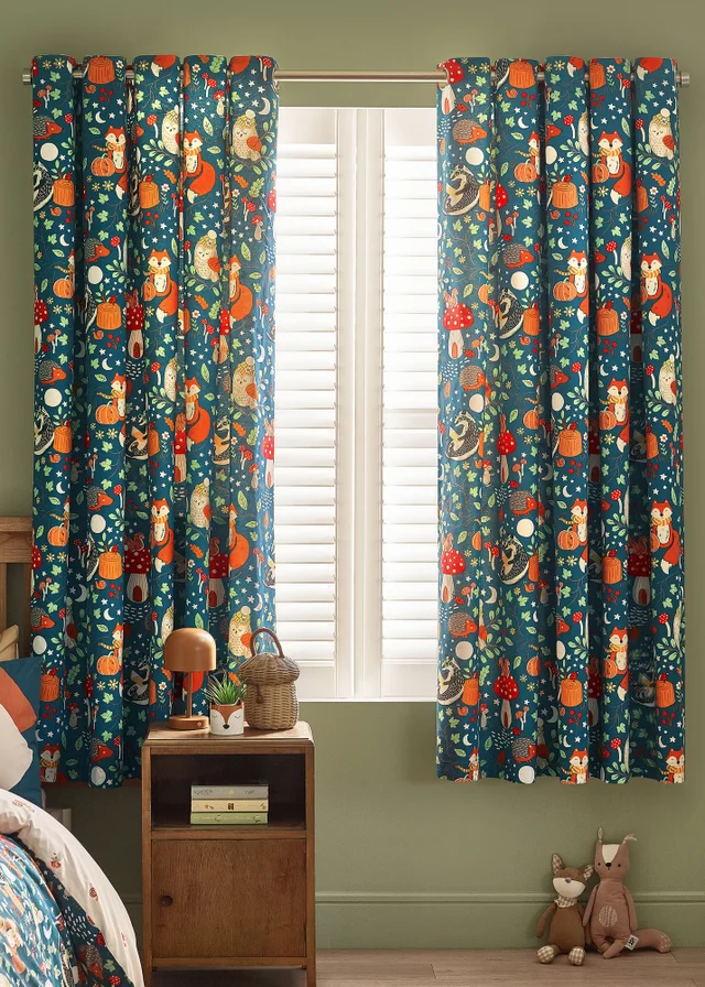 Catherine Lansfield Fox and Woodland Friends Fully Reversible Eyelet Curtains Green