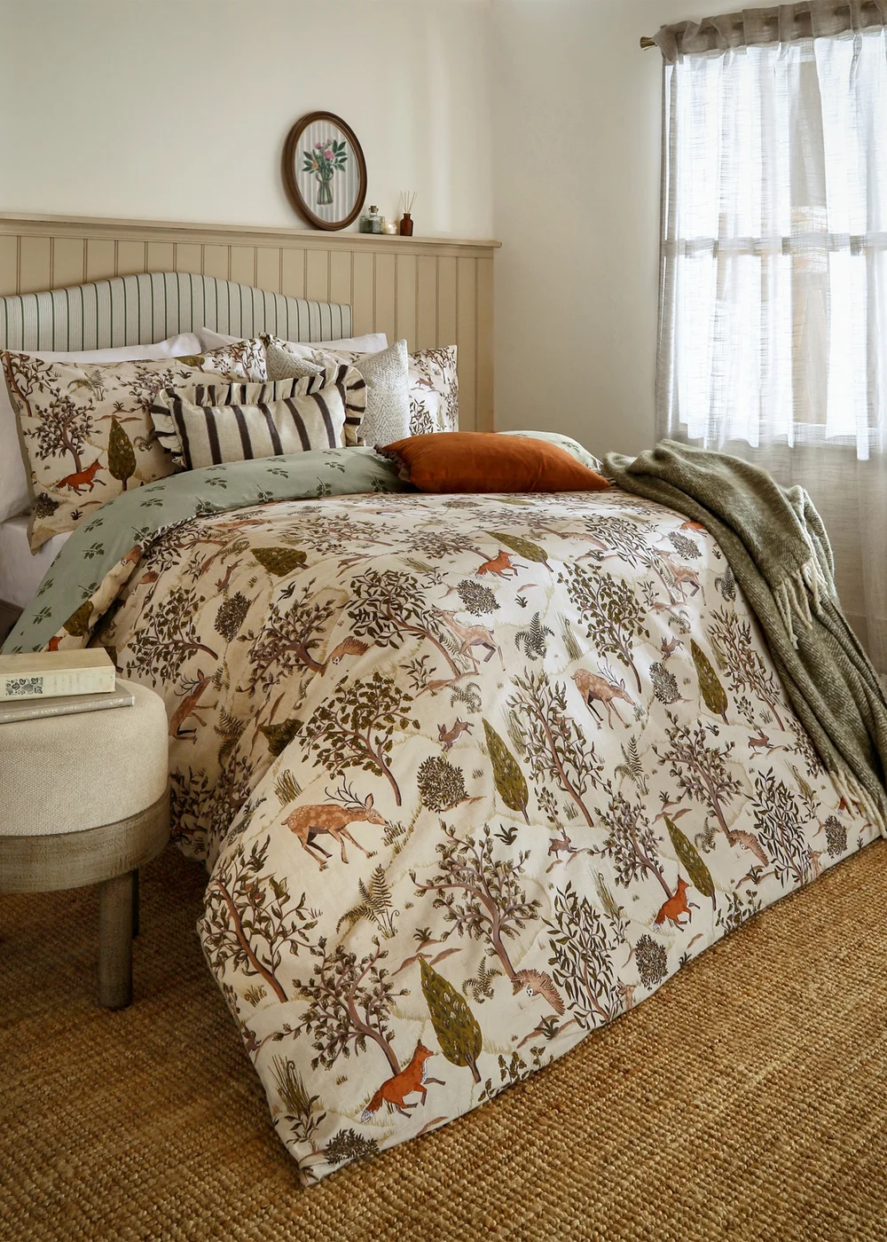 Wylder Fable Printed Reversible Willow Green Duvet Set - Double Image 1