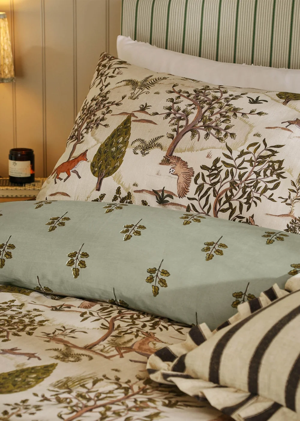 Wylder Fable Printed Reversible Willow Green Duvet Set - Double Image 2