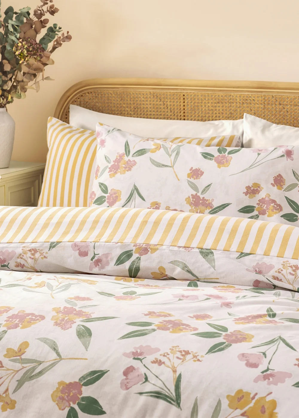 Wylder Nature Betsie Printed Reversible Yellow Duvet Set - Single Image 2