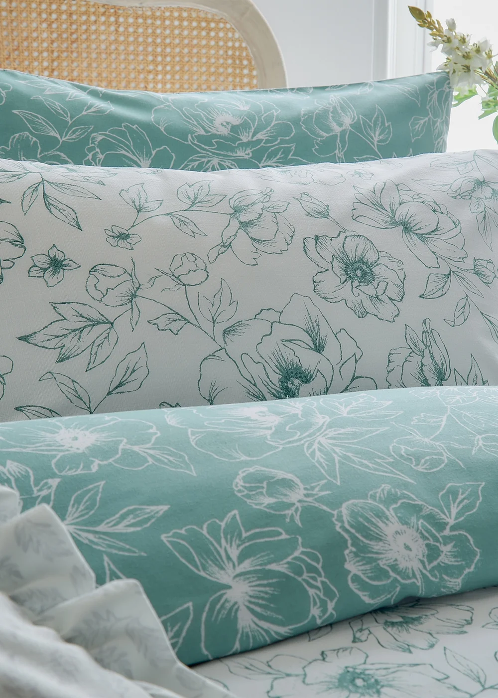 Wylder Nature Bella Reversible Floral Blue Duvet Set - Single Image 3