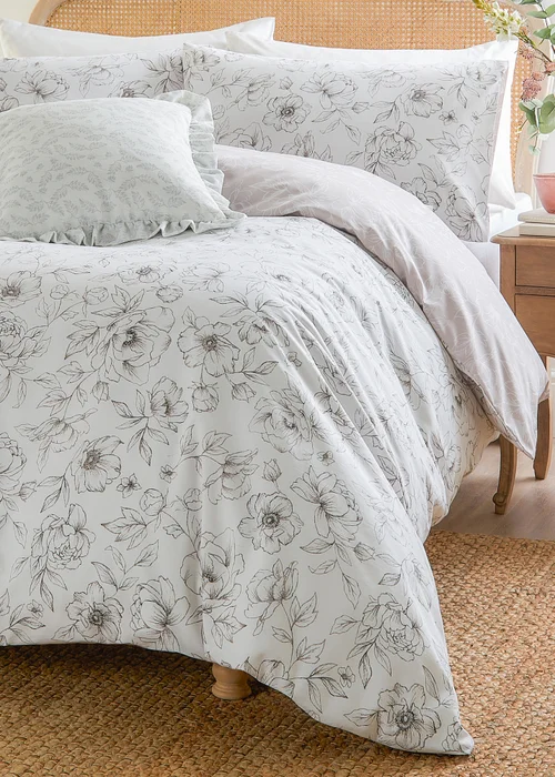 Wylder Nature Bella Reversible Floral Natural Duvet Set - Single Image 4