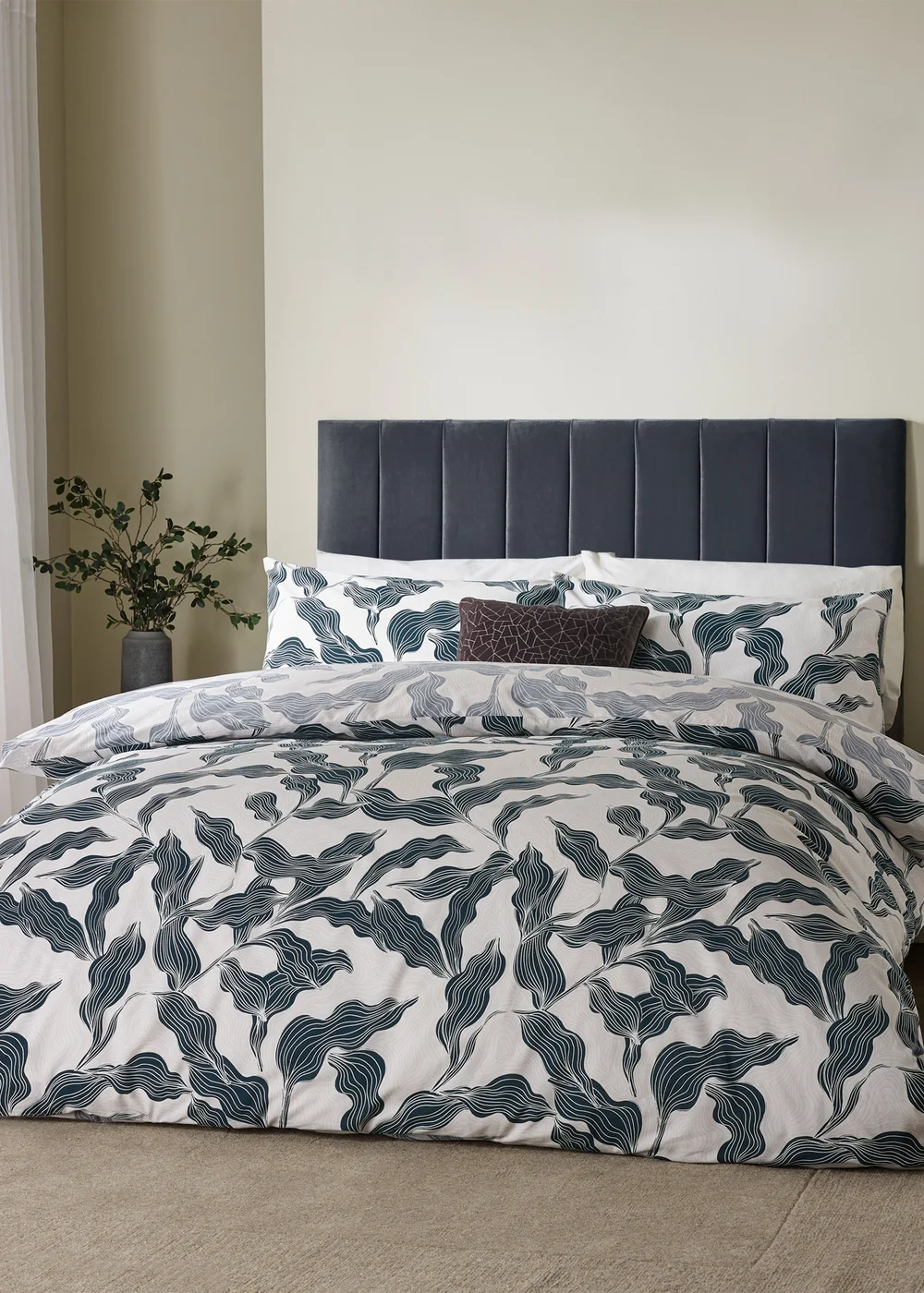 Hoem Lauro Printed Reversible Dusk Duvet Set - Single Image 1