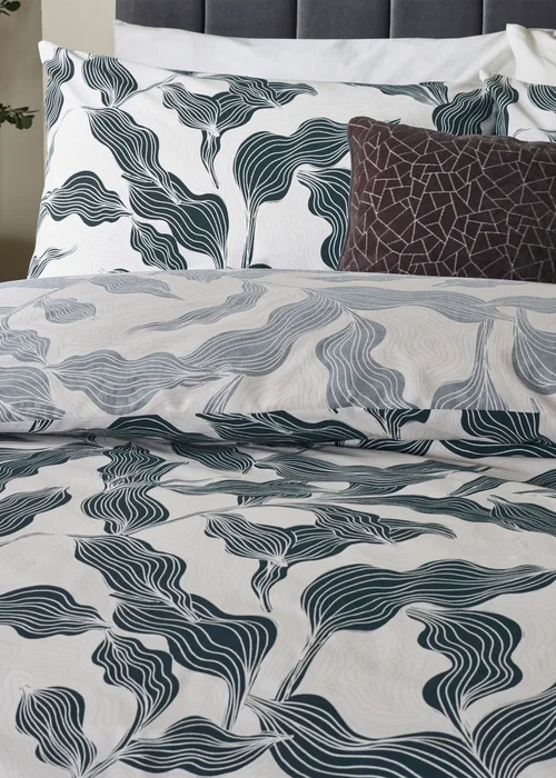 Hoem Lauro Printed Reversible Dusk Duvet Set - Single Image 2