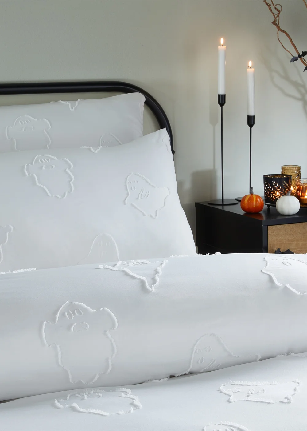 Duvet Day Ghostly Ghouls Soft Touch Tufted White Duvet Set - Single Image 2