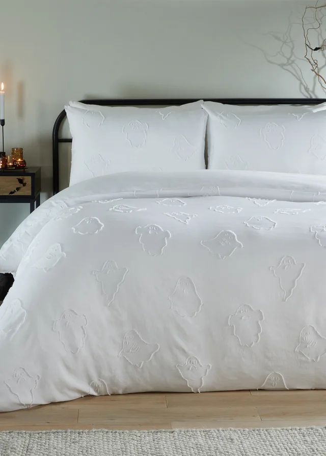Duvet Day Ghostly Ghouls Soft Touch Tufted White Duvet Set