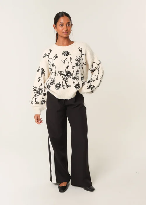 Blue Vanilla Stone Floral Embroidery Jumper - M/L Image 3
