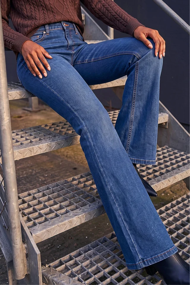 Roman Indigo Petite Bootcut Stretch Jeans