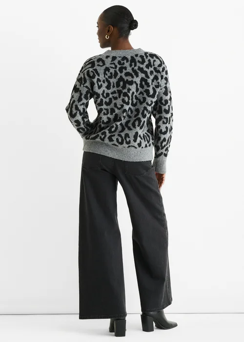Gini London Grey Animal V Neck Short Knit Jumper - Medium/Large Image 2